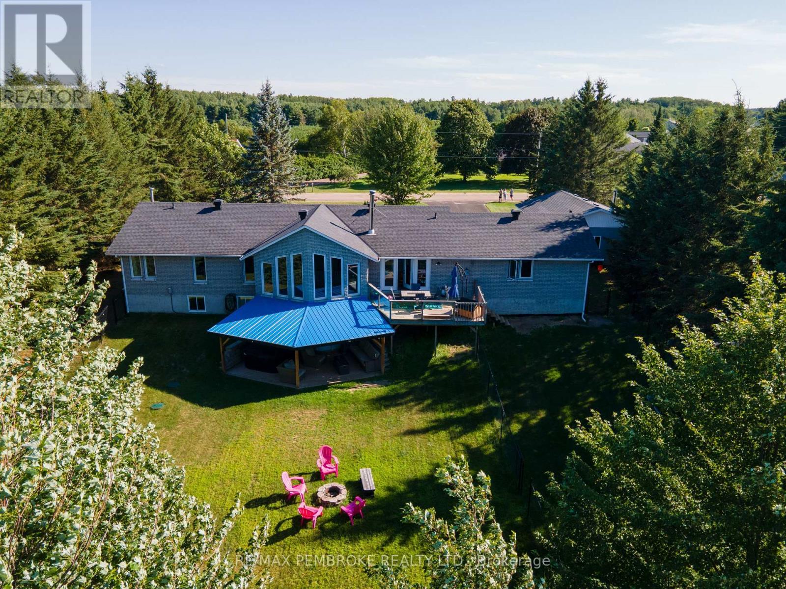 56 Robertson Drive, Whitewater Region, Ontario  K0J 1C0 - Photo 5 - X12962636