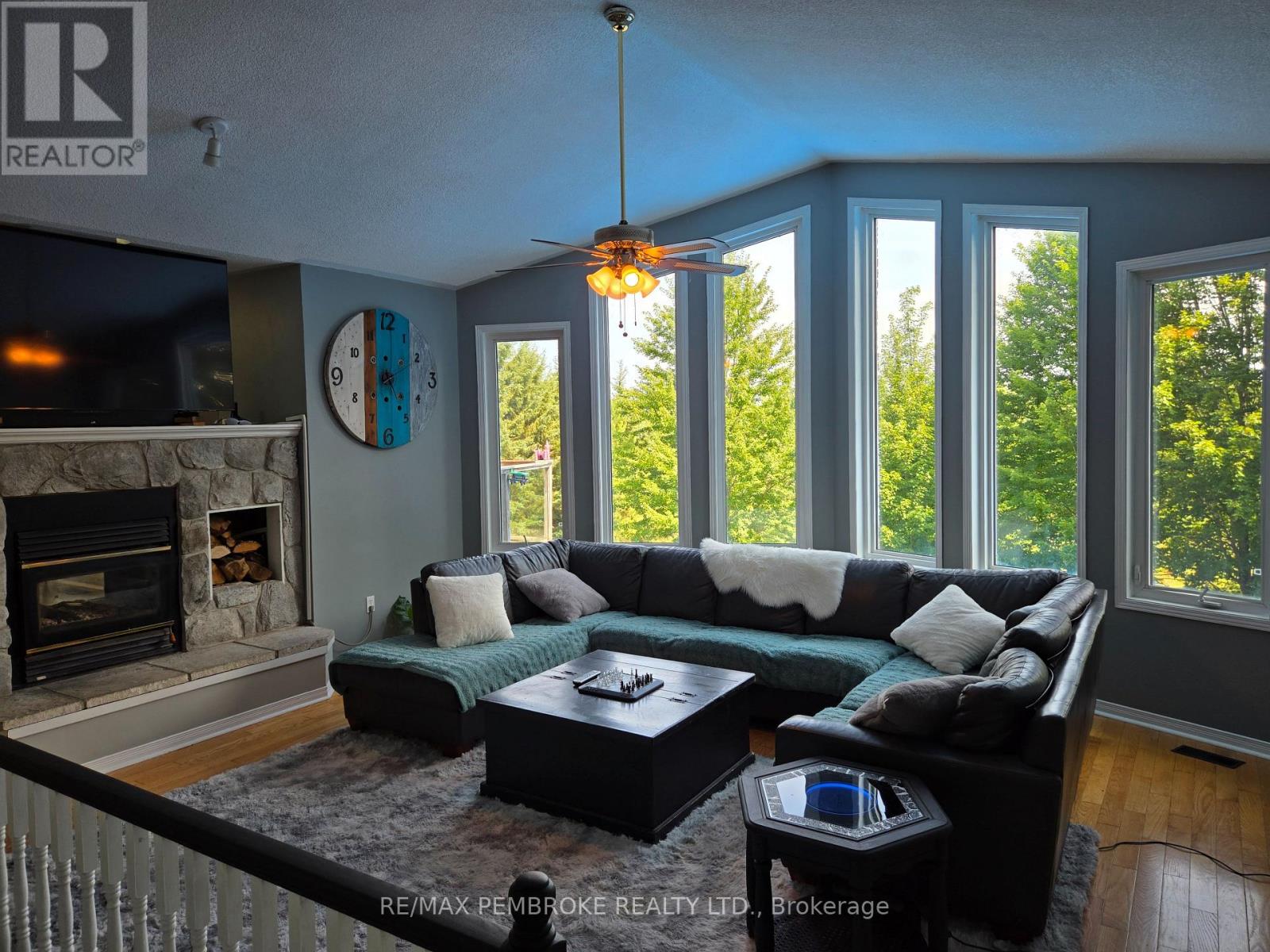 56 Robertson Drive, Whitewater Region, Ontario  K0J 1C0 - Photo 22 - X12962636