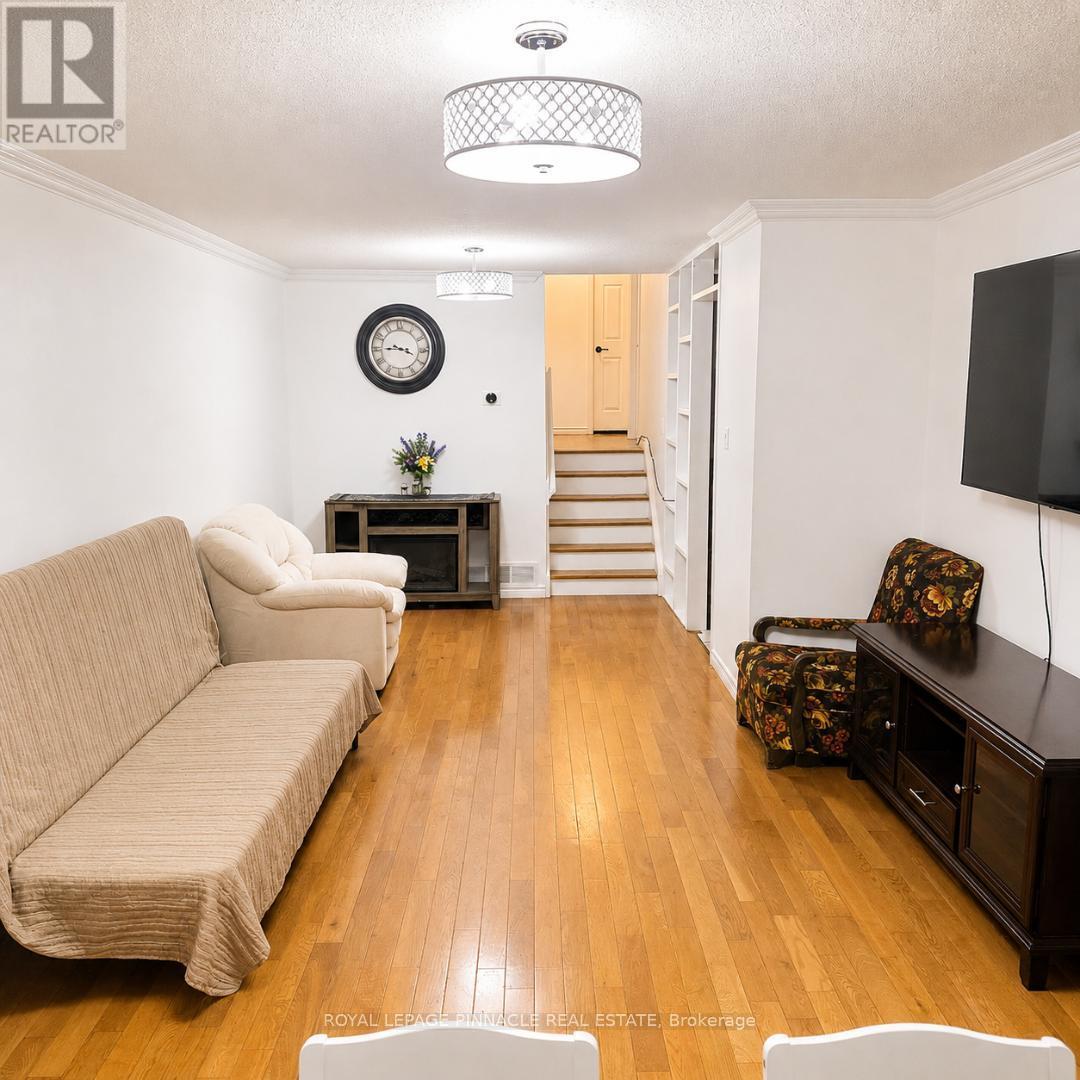 3427 Martins Pine Crescent, Mississauga, Ontario  L5L 1G3 - Photo 4 - W13158652