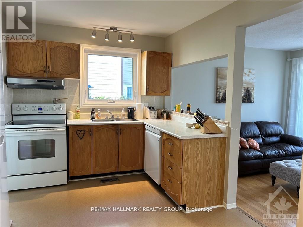 6417 Loire Drive, Ottawa, Ontario  K1C 3H1 - Photo 5 - X13606418