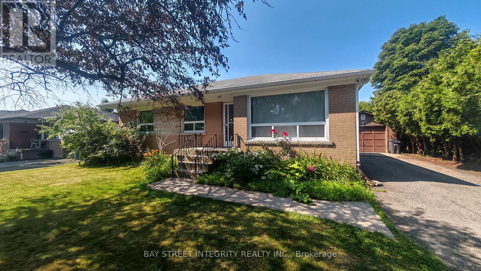 505 SANDMERE PLACE, Oakville, Ontario