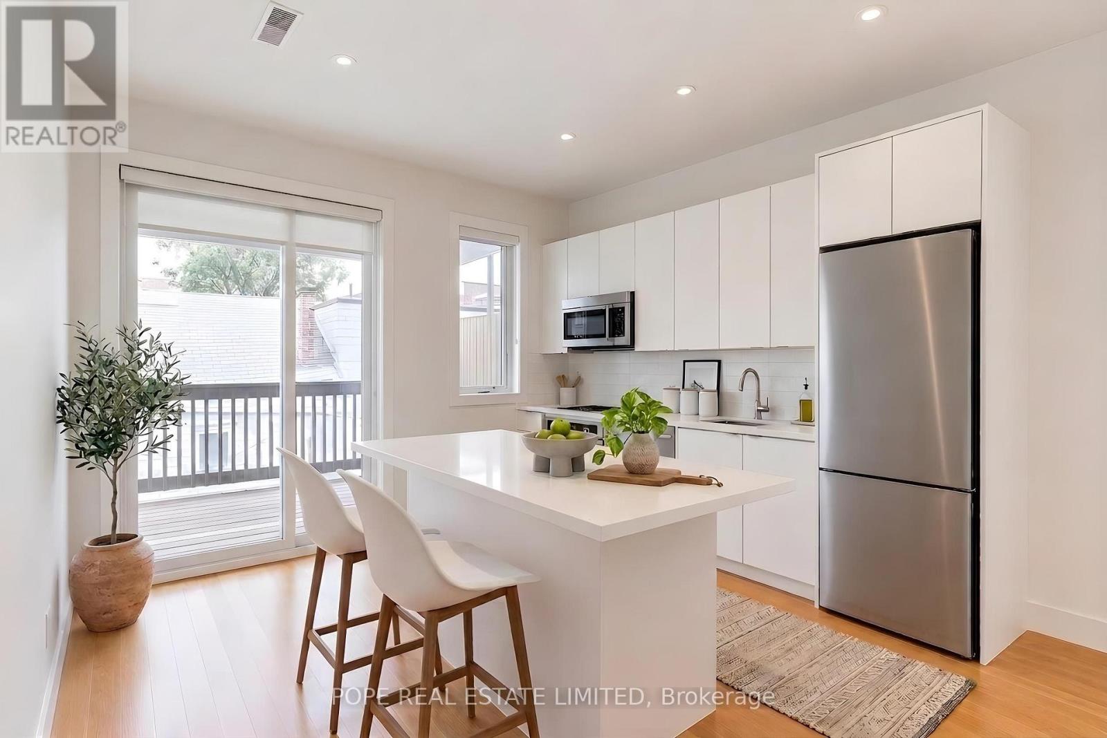 5 - 427 Crawford Street, Toronto, Ontario  M6G 3J7 - Photo 2 - C13606444