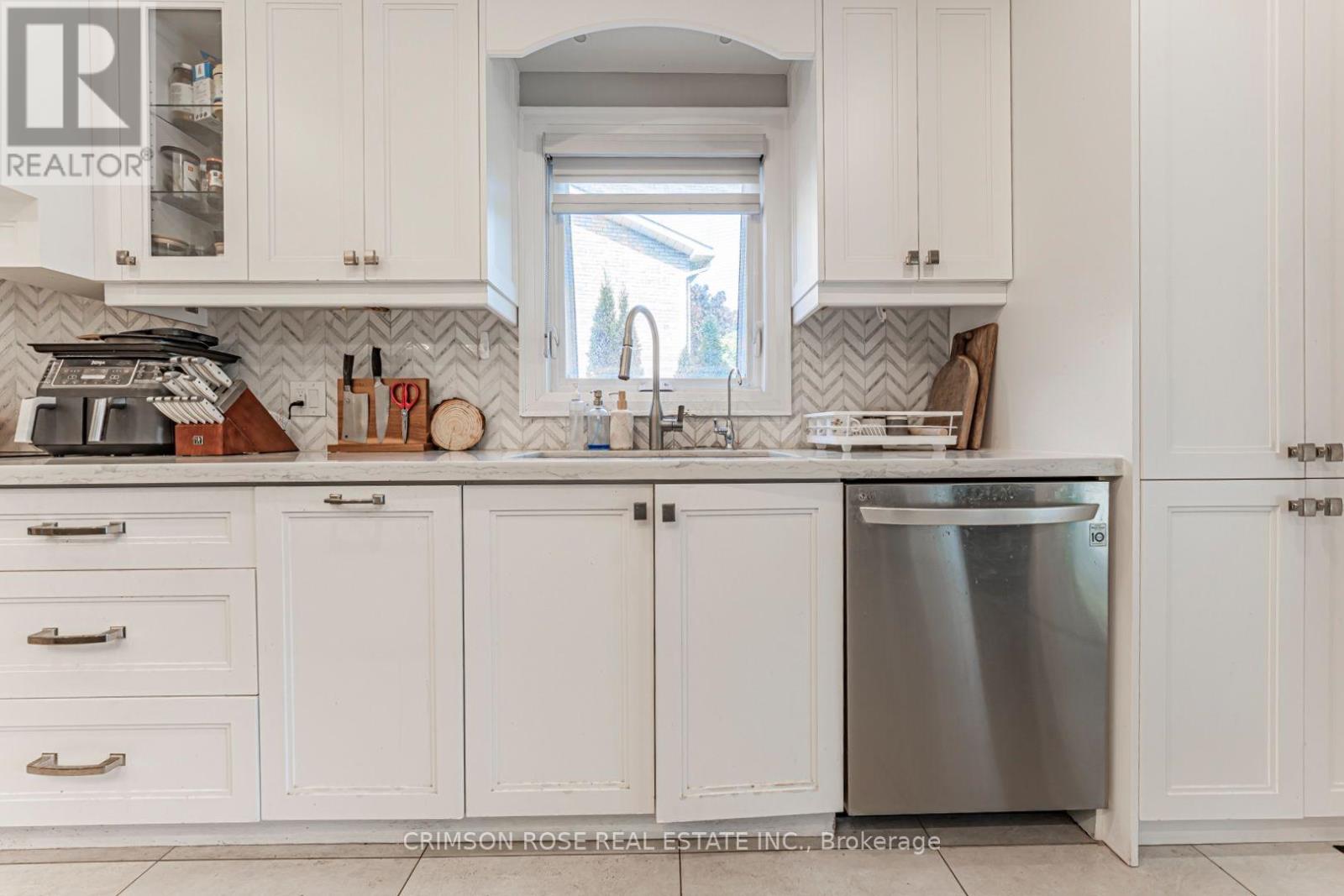 Upper Half - 1588 Stationmaster Lane, Oakville, Ontario  L6M 3A9 - Photo 15 - W13606446