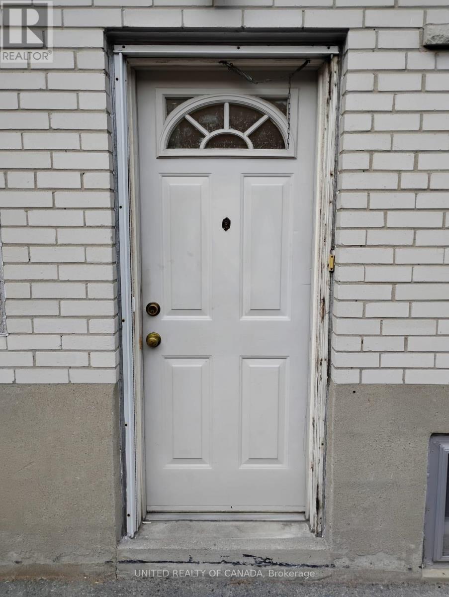 37 Madawaska Avenue, Toronto, Ontario  M2M 2R1 - Photo 2 - C13606462