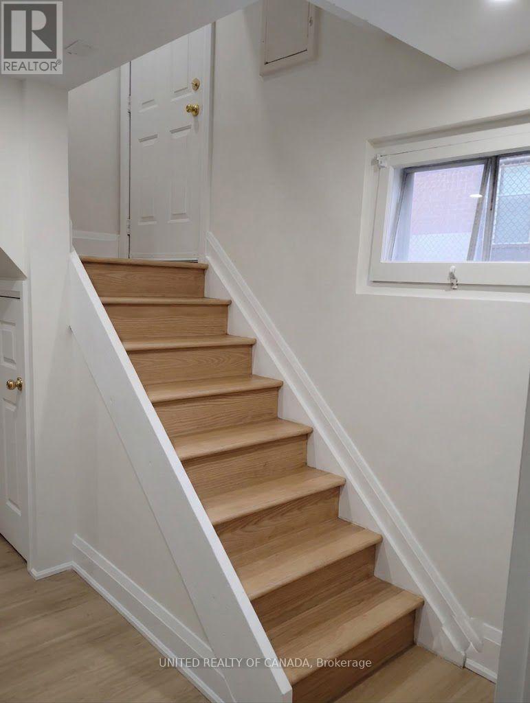 37 Madawaska Avenue, Toronto, Ontario  M2M 2R1 - Photo 3 - C13606462