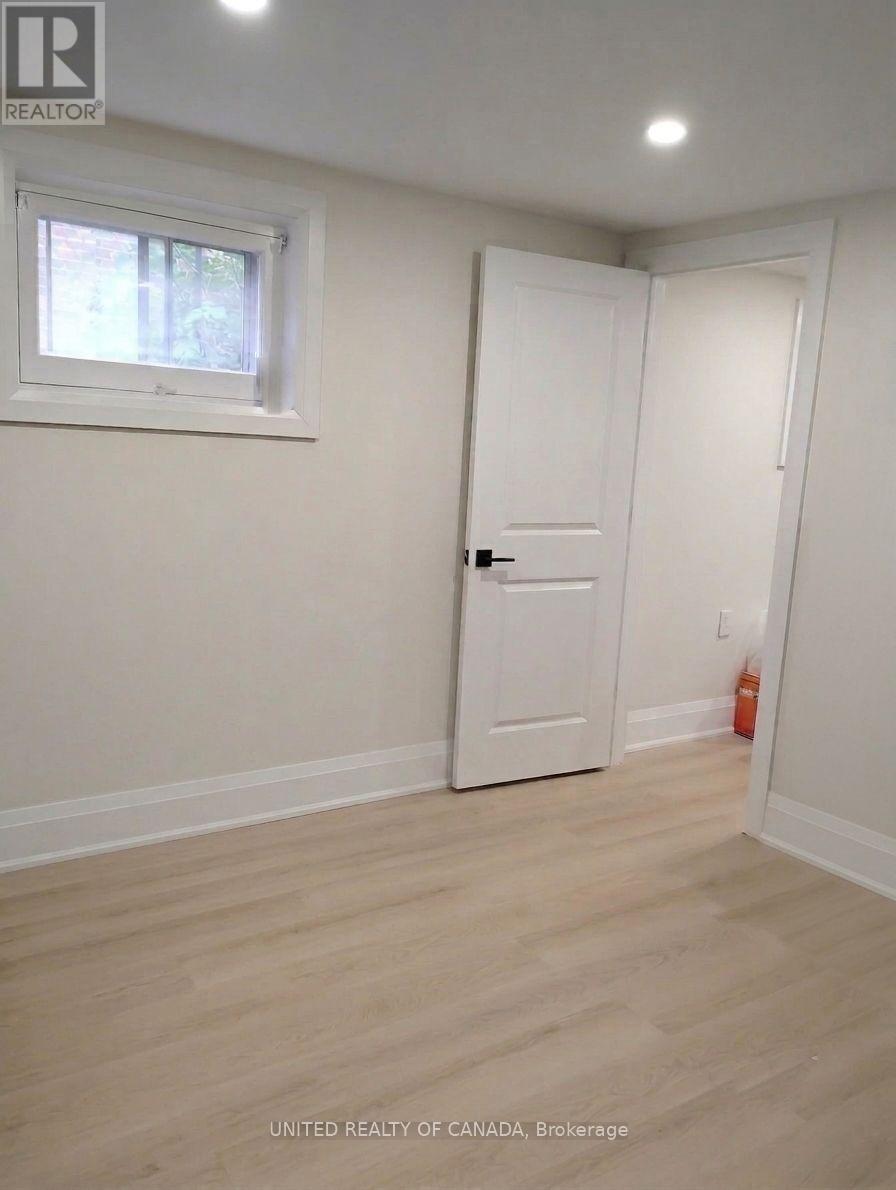 37 Madawaska Avenue, Toronto, Ontario  M2M 2R1 - Photo 9 - C13606462