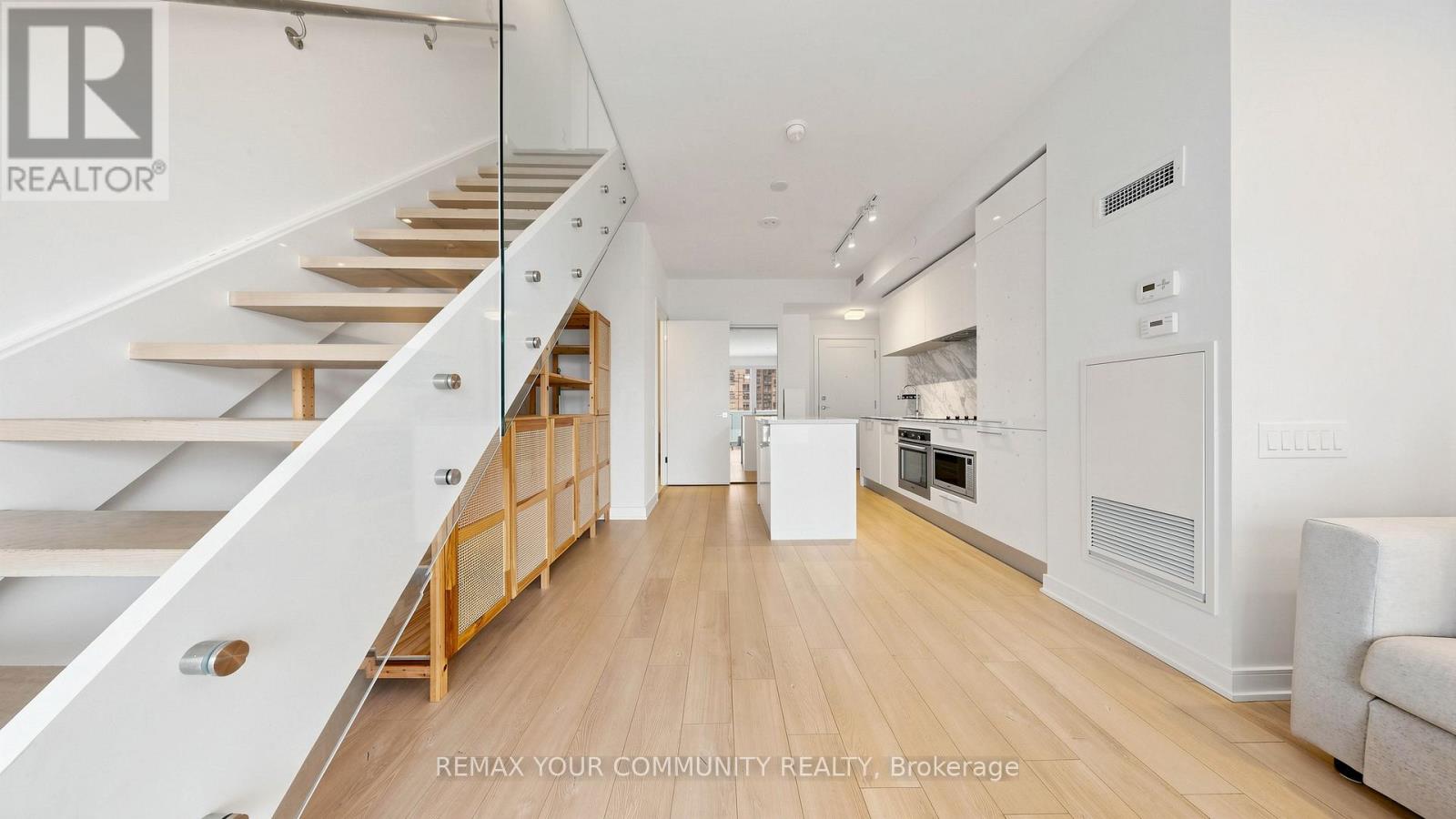 2011 - 57 St Joseph Street, Toronto, Ontario M5S 0C5 - Photo 22 - C13603420