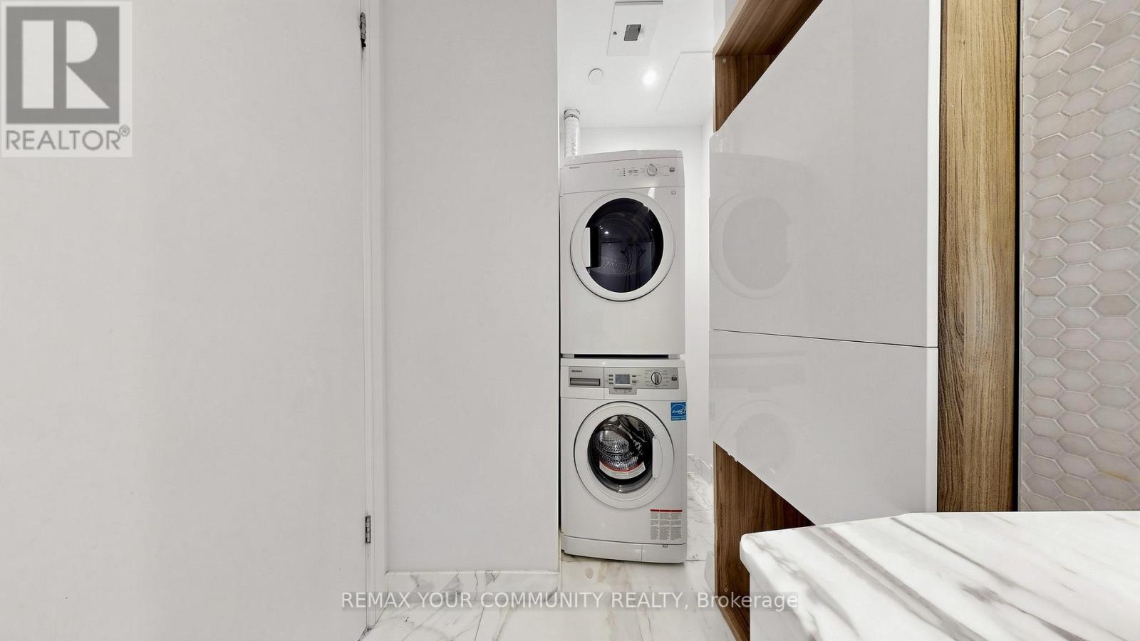 2011 - 57 St Joseph Street, Toronto, Ontario M5S 0C5 - Photo 33 - C13603420