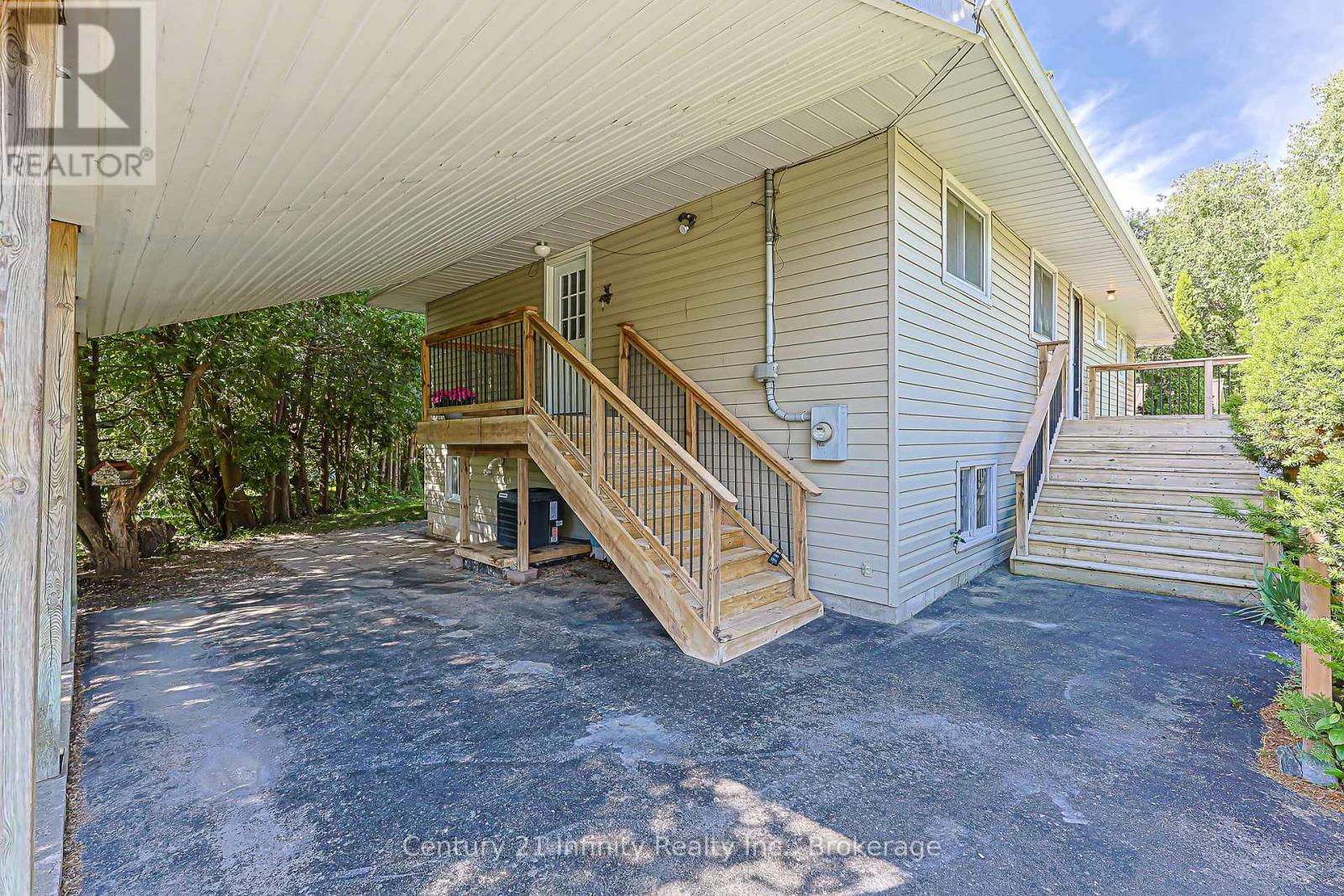 7 Robmar Street, Whitby, Ontario  L1M 1T8 - Photo 3 - E13606508