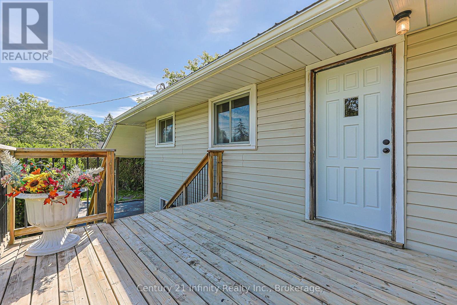 7 Robmar Street, Whitby, Ontario  L1M 1T8 - Photo 4 - E13606508