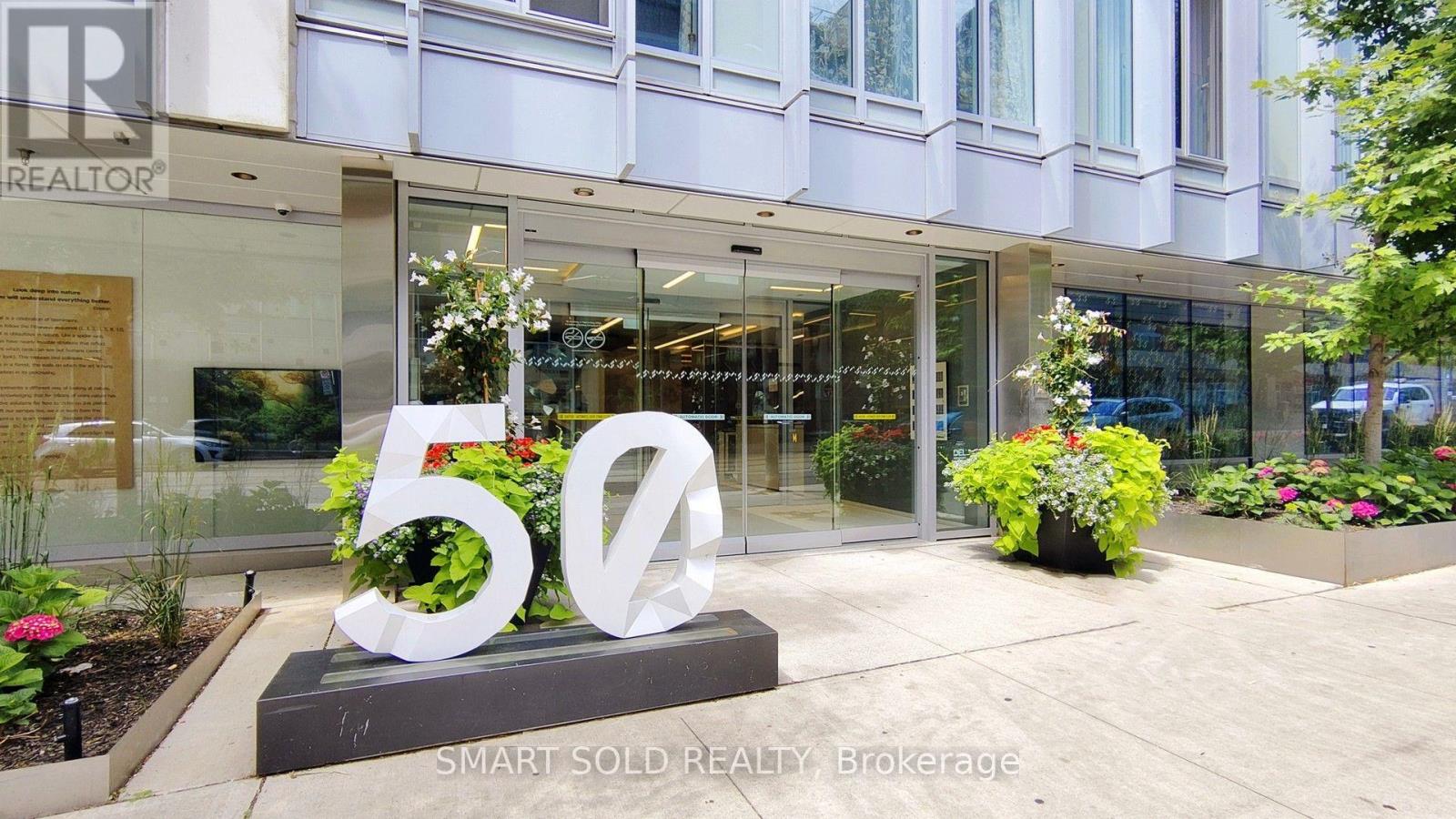 813 - 50 Mccaul Street, Toronto, Ontario  M5T 1V9 - Photo 2 - C13606506
