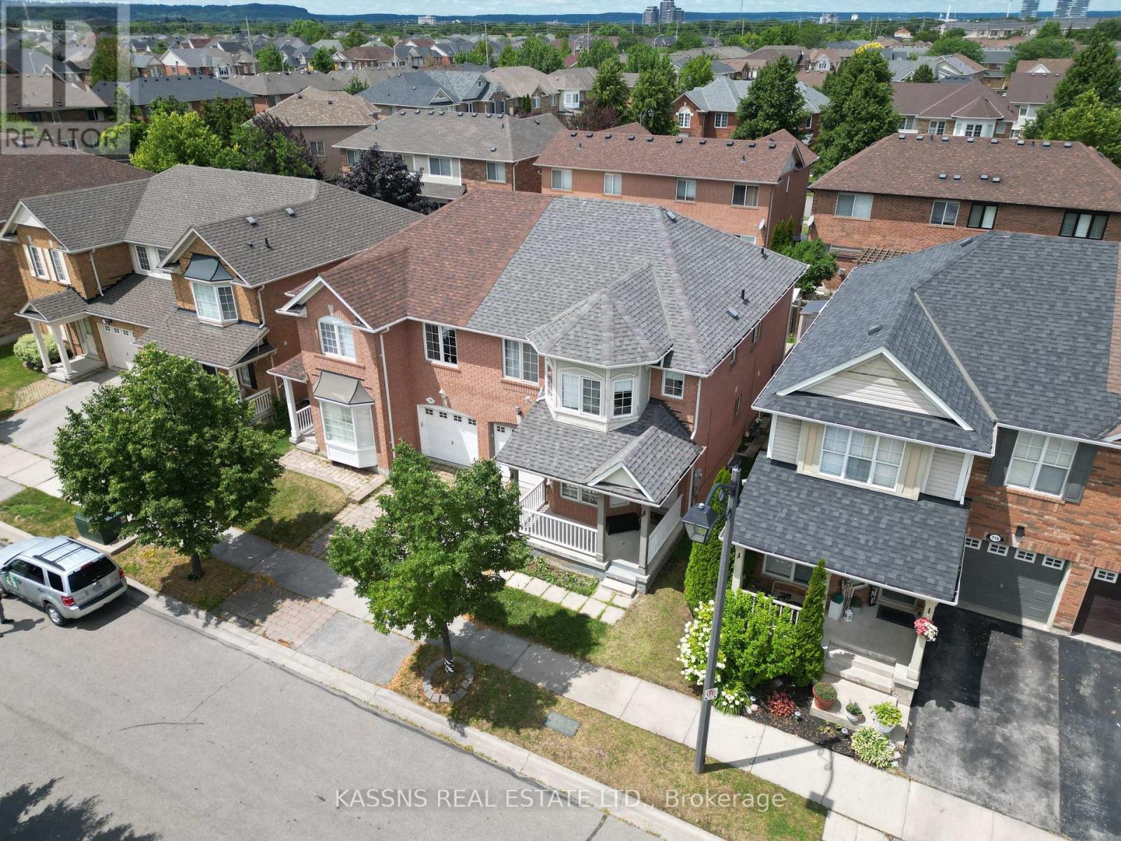 718 Irving Terrace, Milton, Ontario  L9T 6H3 - Photo 2 - W13599652