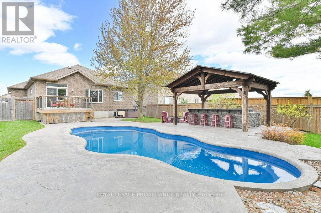 9 Kipling Drive, Belleville, Ontario  K8N 0C9 - Photo 2 - X13117992