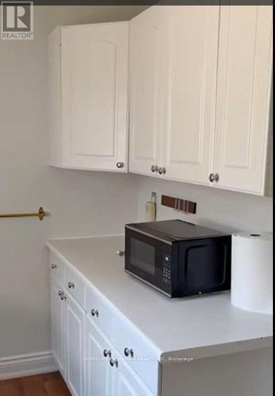 Upper - 213 Kenilworth Avenue, Toronto, Ontario  M4L 3S7 - Photo 12 - E13606574