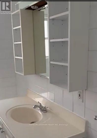 Upper - 213 Kenilworth Avenue, Toronto, Ontario  M4L 3S7 - Photo 15 - E13606574