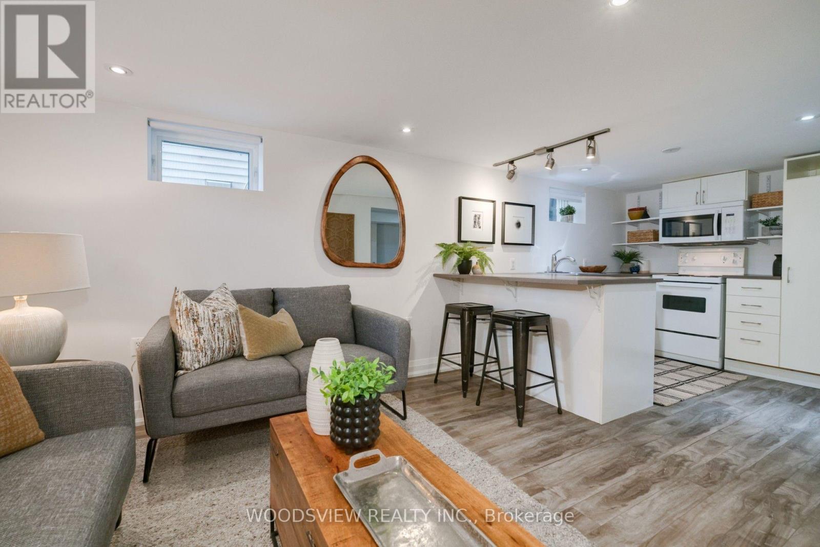 237 Rhodes Avenue, Toronto, Ontario  M4L 3A2 - Photo 4 - E13606602