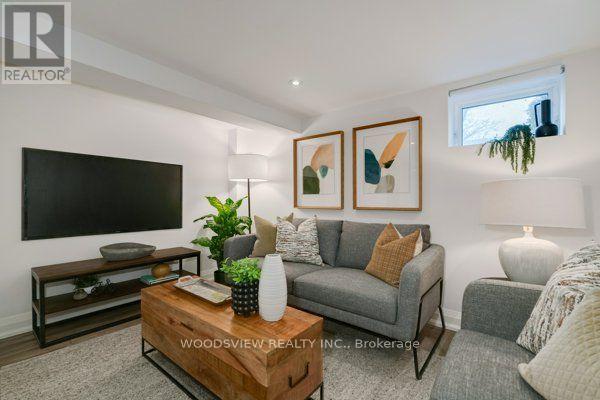 237 Rhodes Avenue, Toronto, Ontario  M4L 3A2 - Photo 6 - E13606602