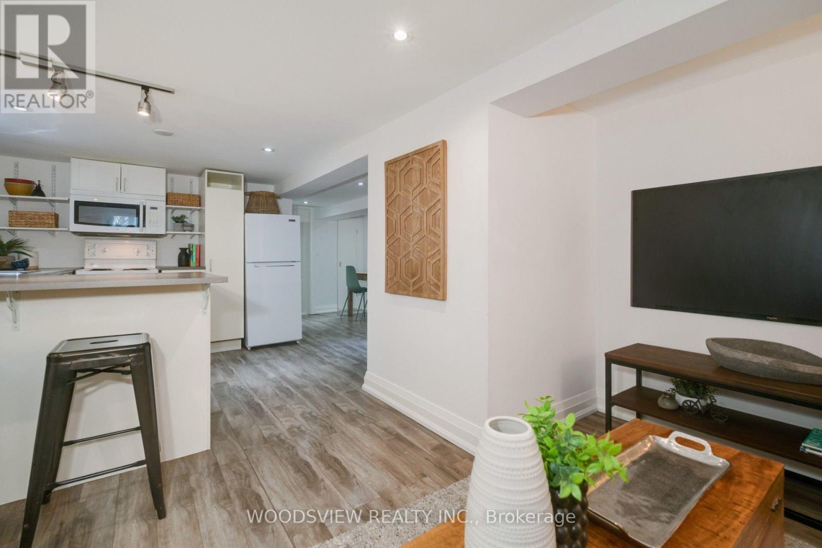 237 Rhodes Avenue, Toronto, Ontario  M4L 3A2 - Photo 7 - E13606602