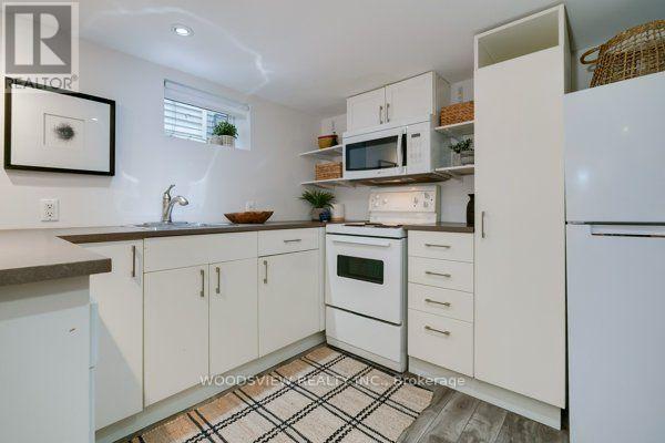 237 Rhodes Avenue, Toronto, Ontario  M4L 3A2 - Photo 9 - E13606602