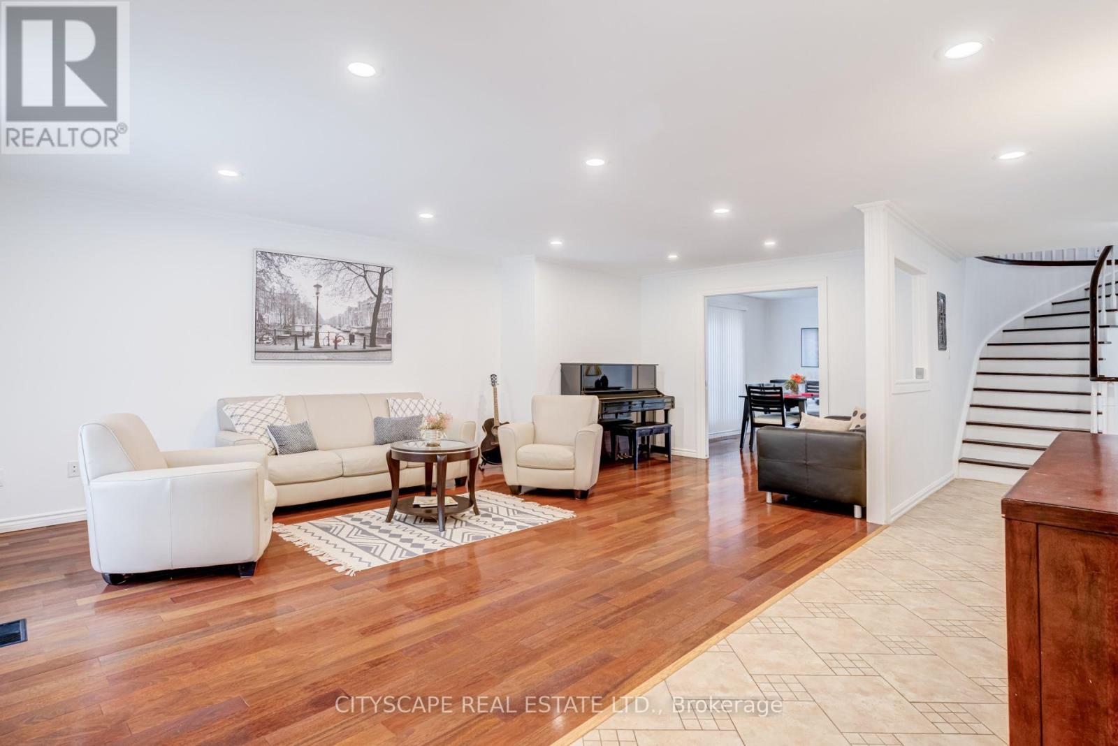 34 Highgate Drive, Markham, Ontario  L3R 3R6 - Photo 3 - N13606612