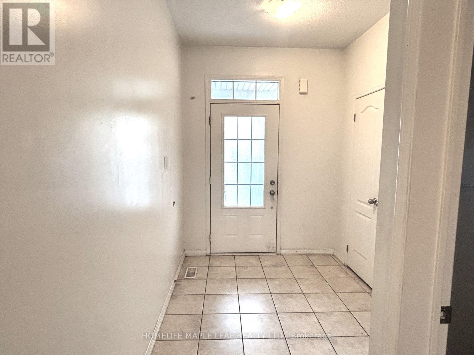 39 Sussexdale Drive, Brampton, Ontario  L6R 3R2 - Photo 2 - W13606624
