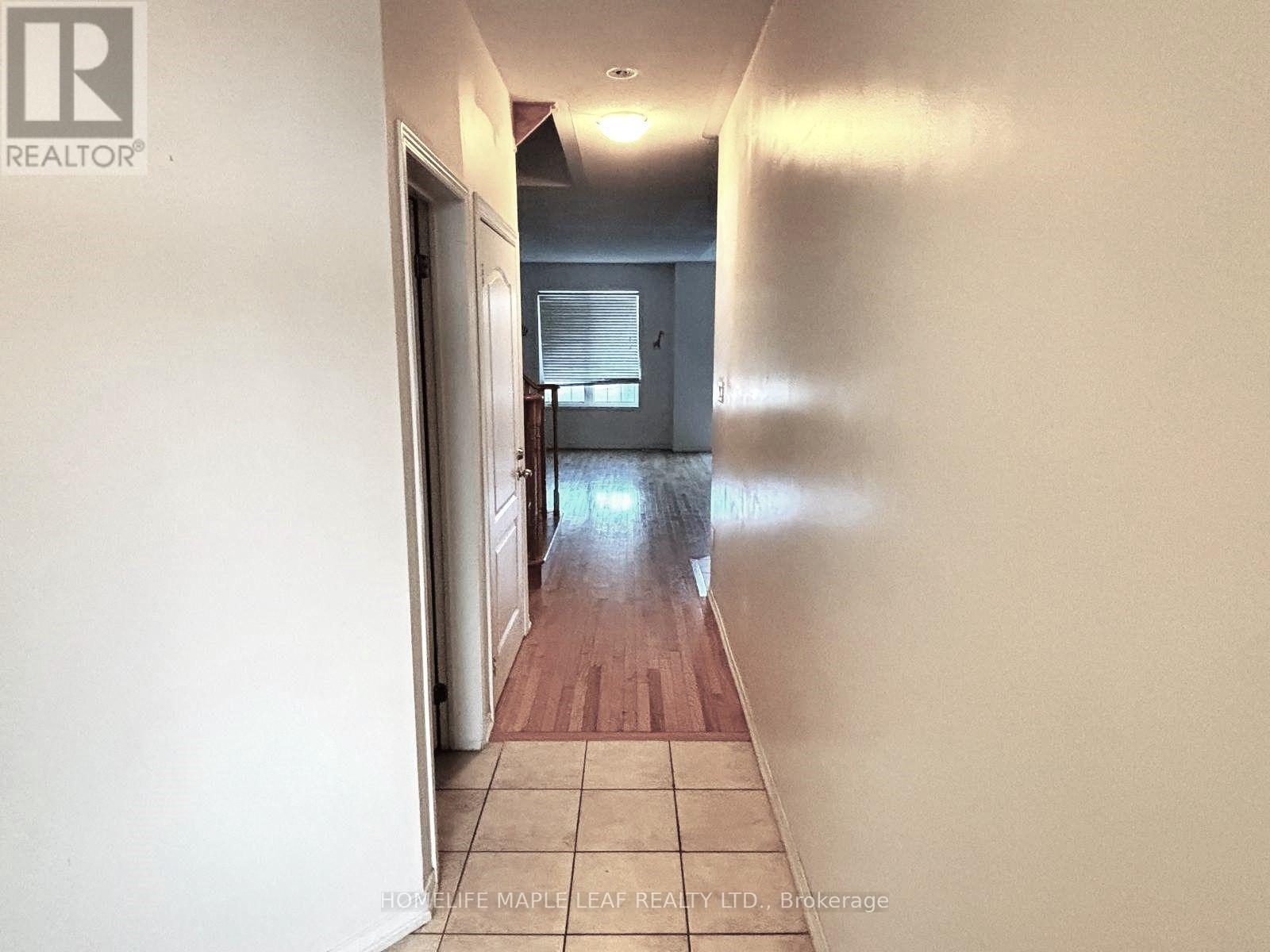 39 Sussexdale Drive, Brampton, Ontario  L6R 3R2 - Photo 3 - W13606624