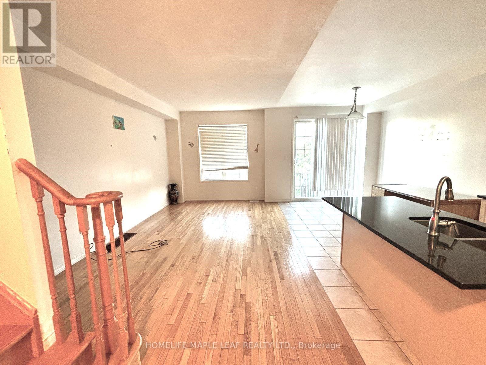 39 Sussexdale Drive, Brampton, Ontario  L6R 3R2 - Photo 8 - W13606624