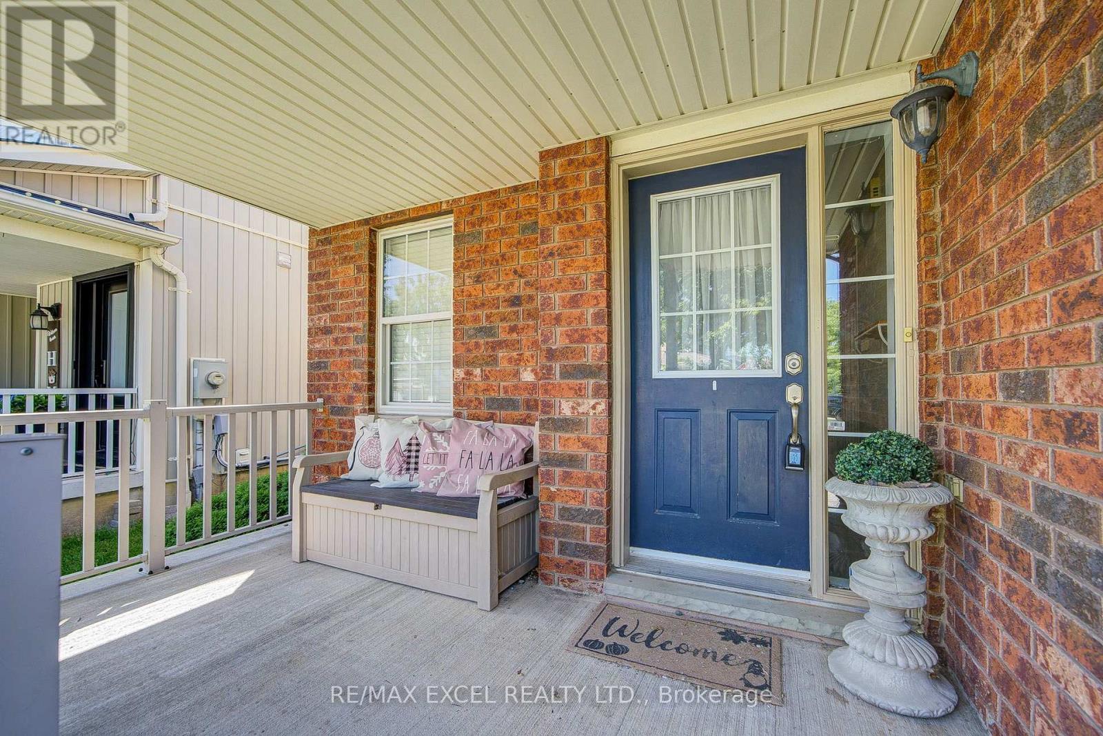 43 Beaumaris Crescent, Whitby, Ontario  L1M 2H3 - Photo 3 - E13606658