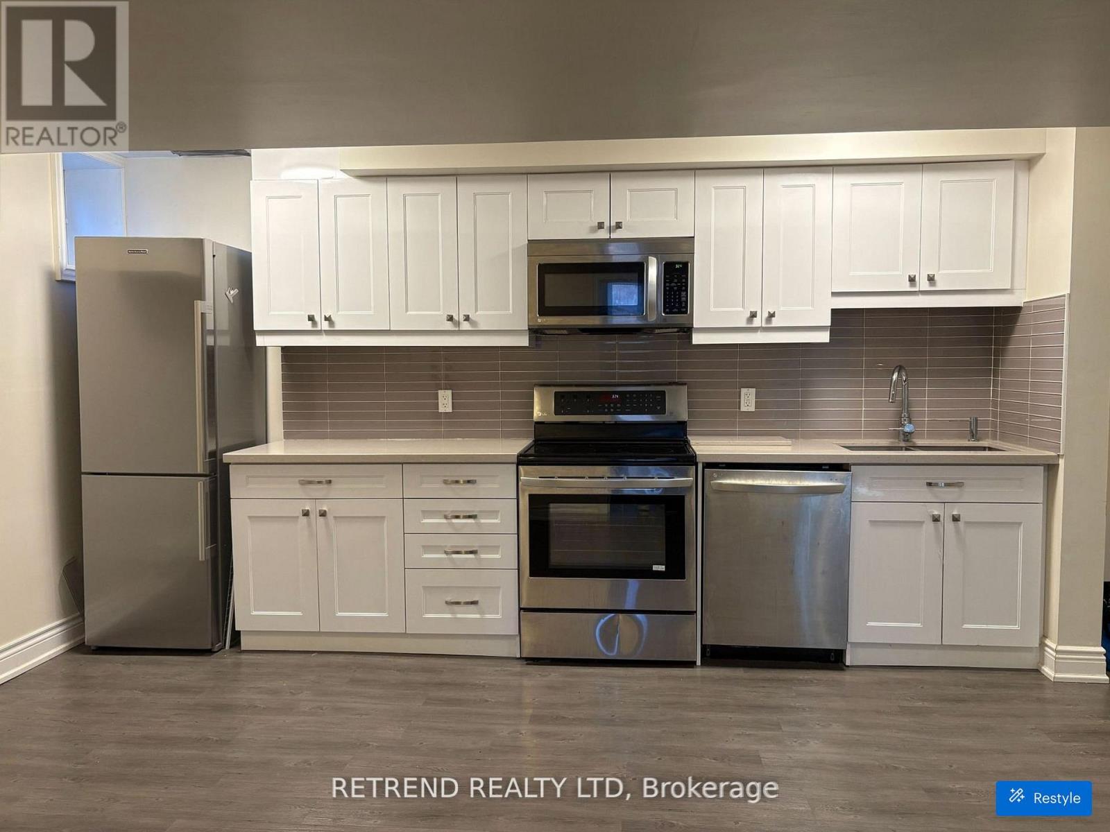 Bxmt - 892 Palmerston Avenue, Toronto, Ontario M6G 2S2 - Photo 2 - C13606670