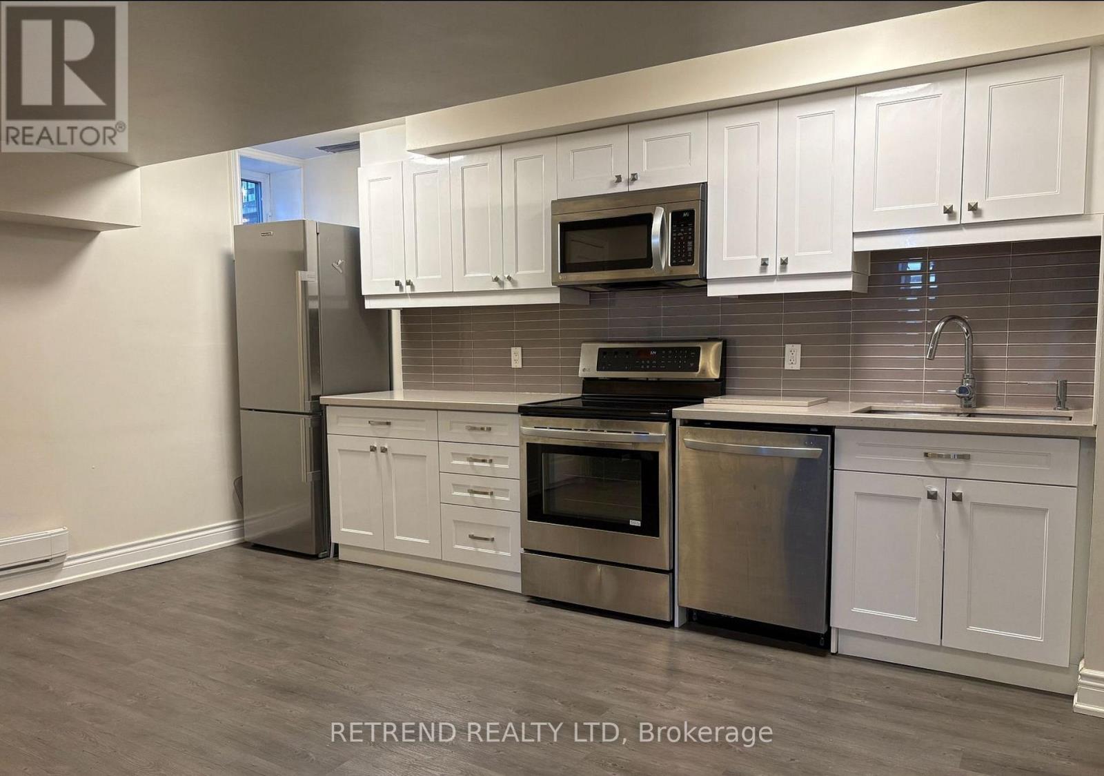 Bxmt - 892 Palmerston Avenue, Toronto, Ontario M6G 2S2 - Photo 5 - C13606670