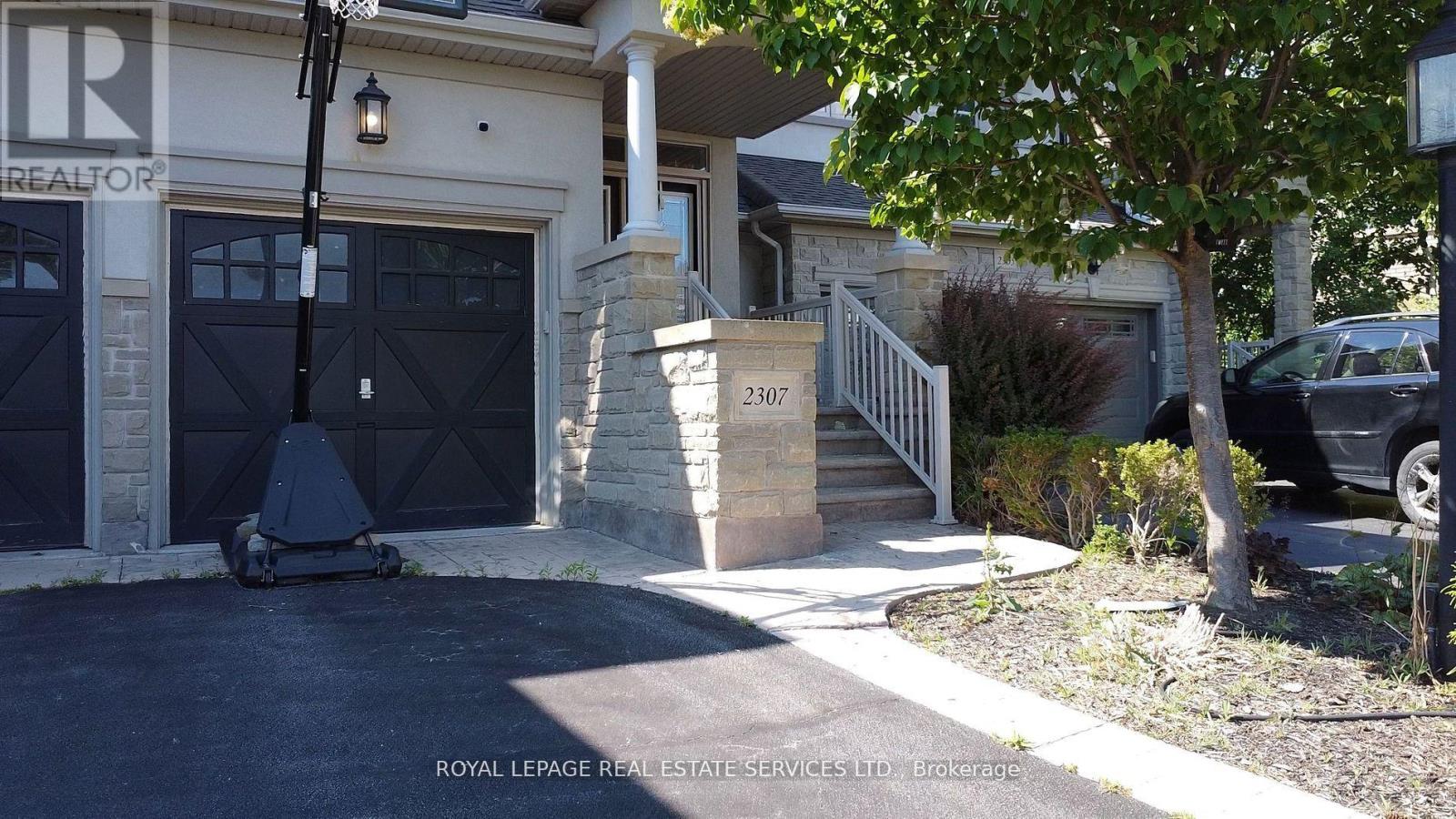 2307 Wuthering Heights Way, Oakville, Ontario  L6M 0E7 - Photo 4 - W13606702
