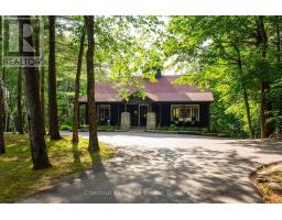 90 SWALLOWDALE ROAD, Huntsville, Ontario
