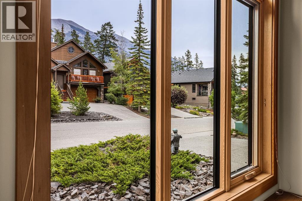 215 Benchlands Terrace, Canmore, Alberta  T1W 1G1 - Photo 9 - A2331064