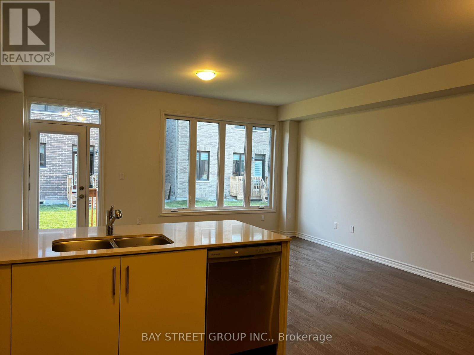 603 Boyd Lane, Milton, Ontario  L9E 1T9 - Photo 3 - W13606768