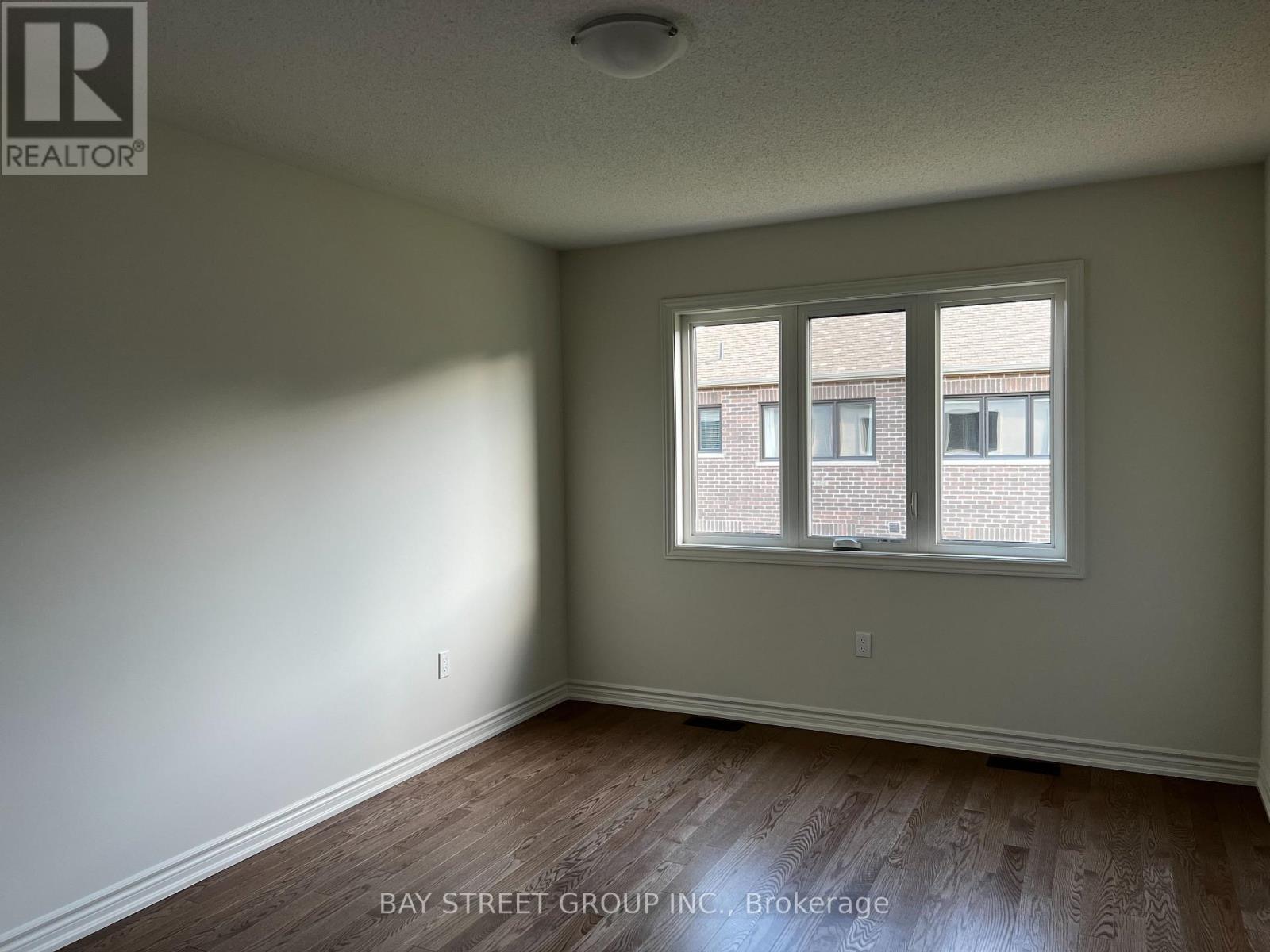 603 Boyd Lane, Milton, Ontario  L9E 1T9 - Photo 4 - W13606768