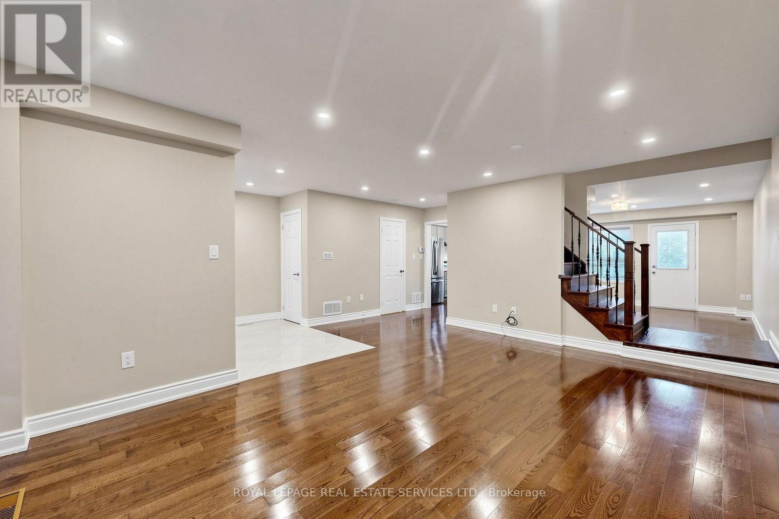 5837 Rainberry Drive, Mississauga, Ontario  L5M 6S2 - Photo 4 - W13606792