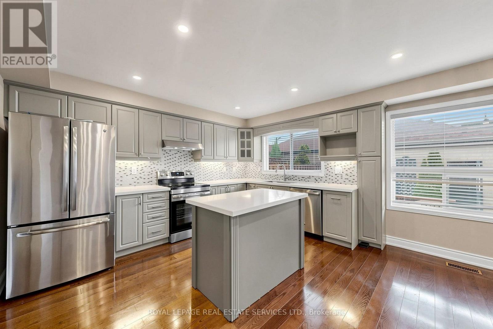 5837 Rainberry Drive, Mississauga, Ontario  L5M 6S2 - Photo 8 - W13606792