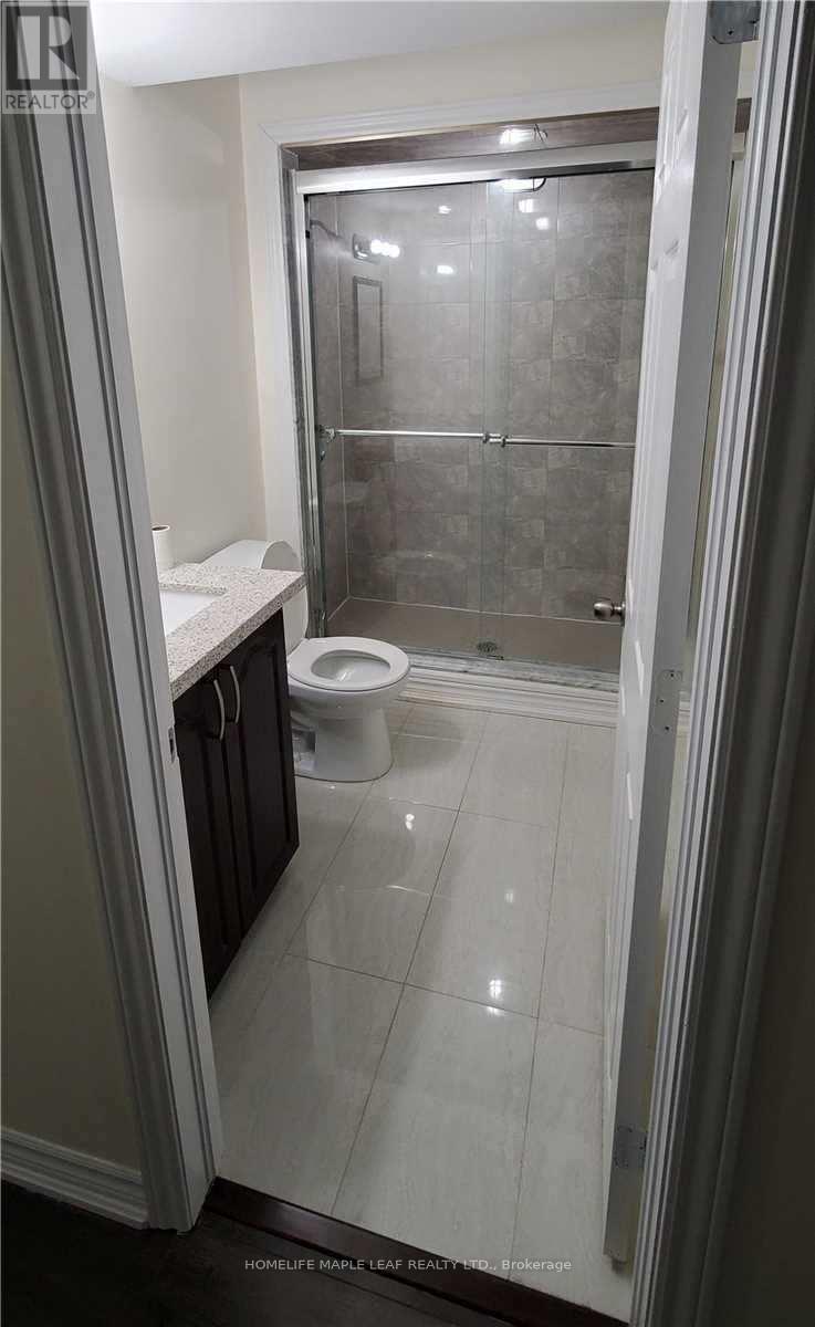 5 Gallucci Crescent, Brampton, Ontario  L6P 1R3 - Photo 7 - W13606808
