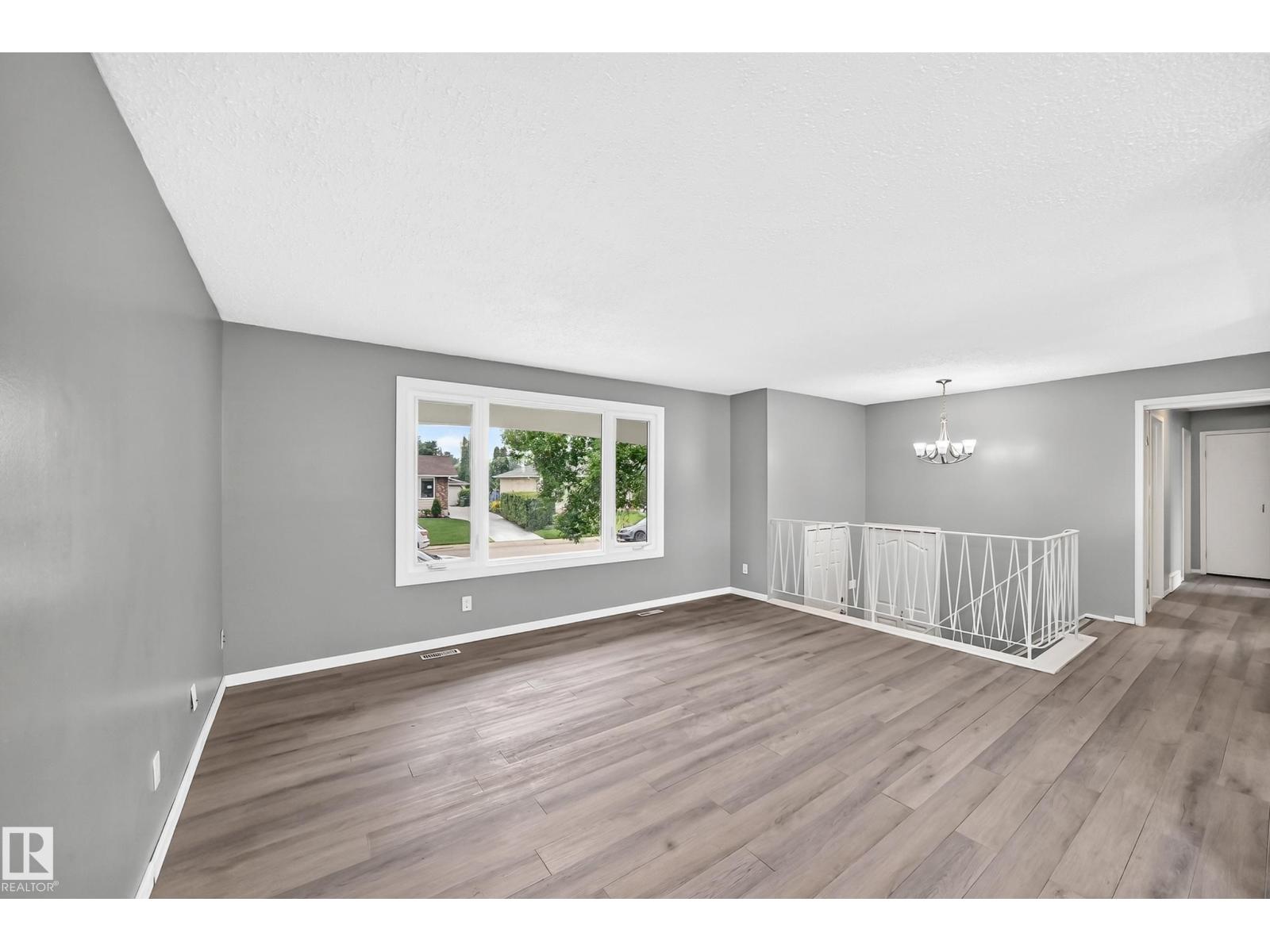 1169 72 St NW, Edmonton, Alberta  T6K 3L7 - Photo 2 - E4500158