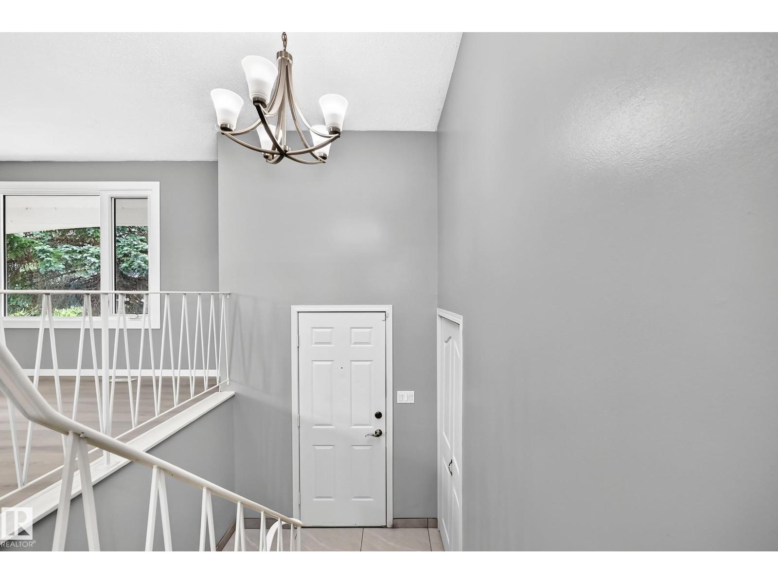 1169 72 St NW, Edmonton, Alberta  T6K 3L7 - Photo 13 - E4500158