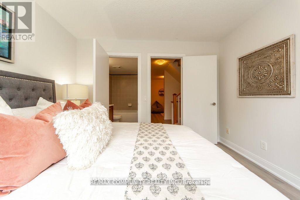 Th51 - 315 Village Green Square Street, Toronto, Ontario  M1S 0L2 - Photo 25 - E13606854