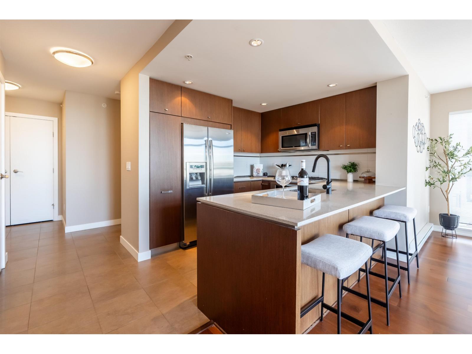 402 2950 King George Boulevard, Surrey, British Columbia  V4P 0E5 - Photo 7 - R3111439