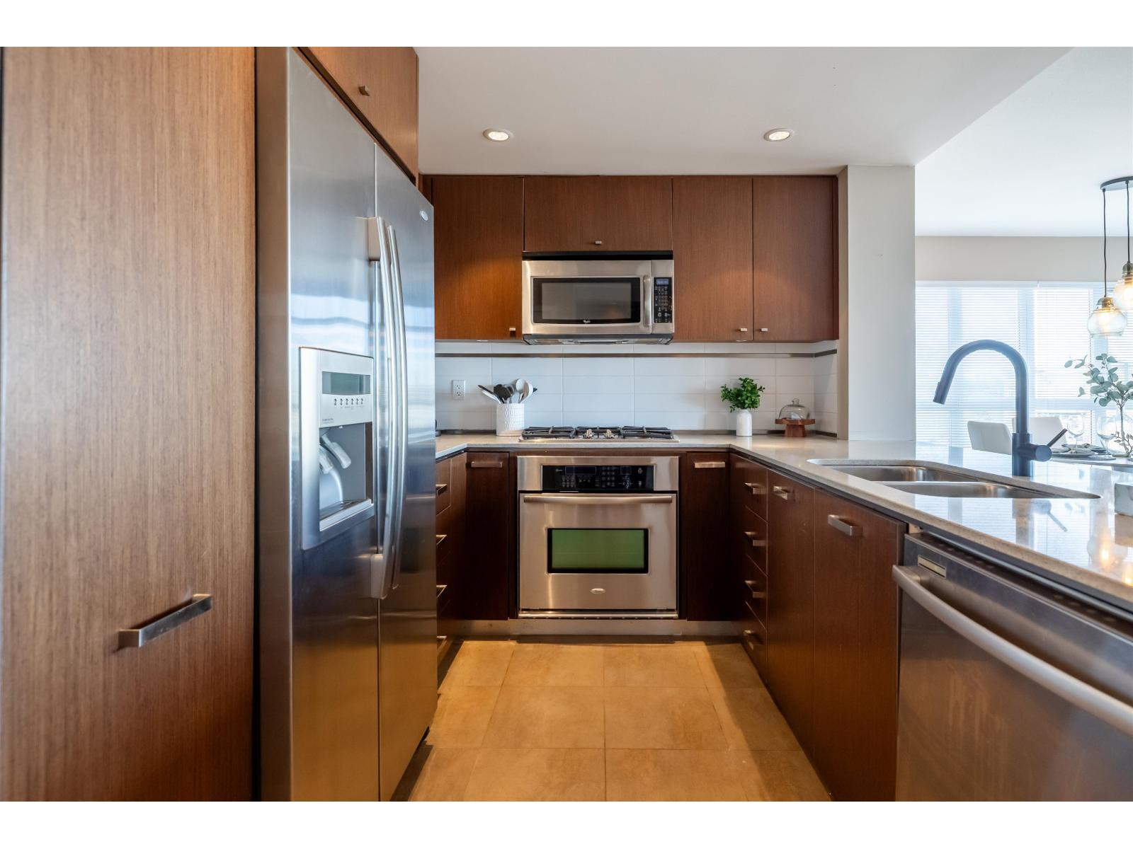 402 2950 King George Boulevard, Surrey, British Columbia  V4P 0E5 - Photo 6 - R3111439