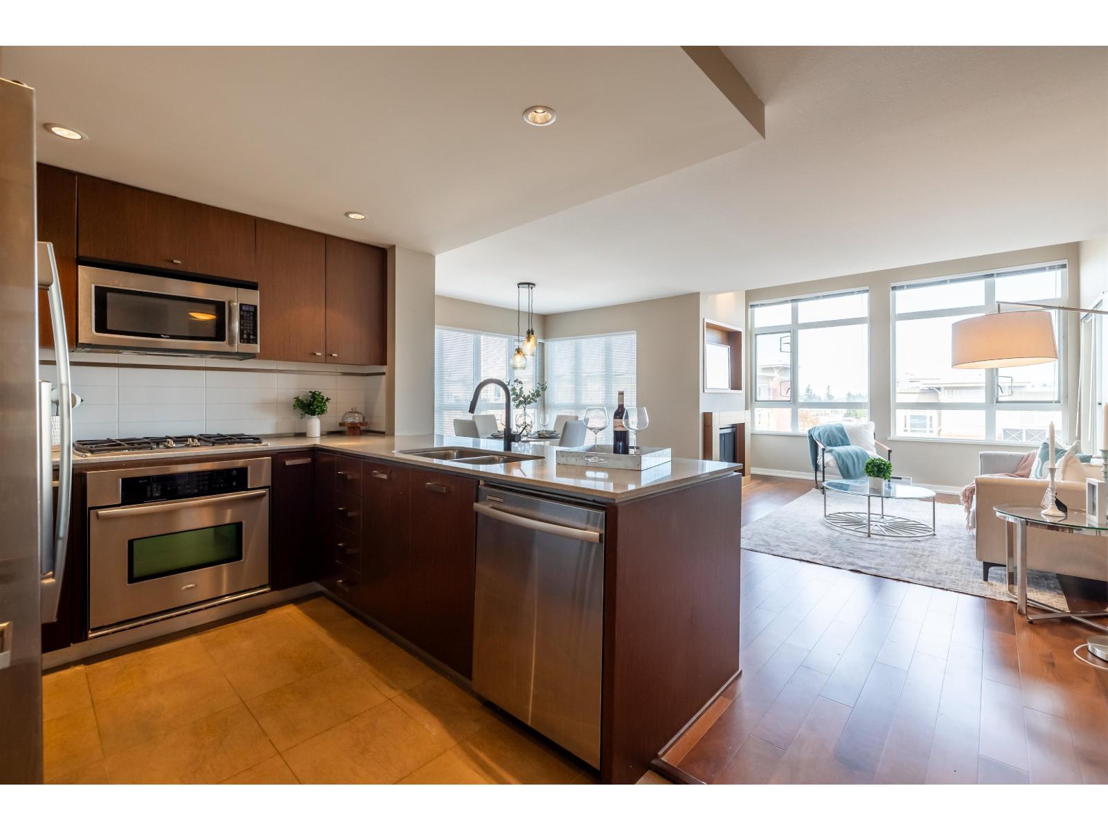 402 2950 King George Boulevard, Surrey, British Columbia  V4P 0E5 - Photo 5 - R3111439