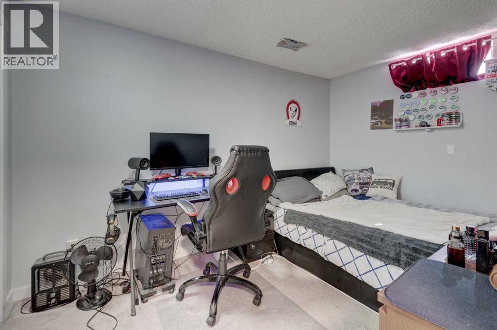 304 Shawcliffe Circle SW, Calgary, Alberta  T2Y 1A4 - Photo 24 - A2325136