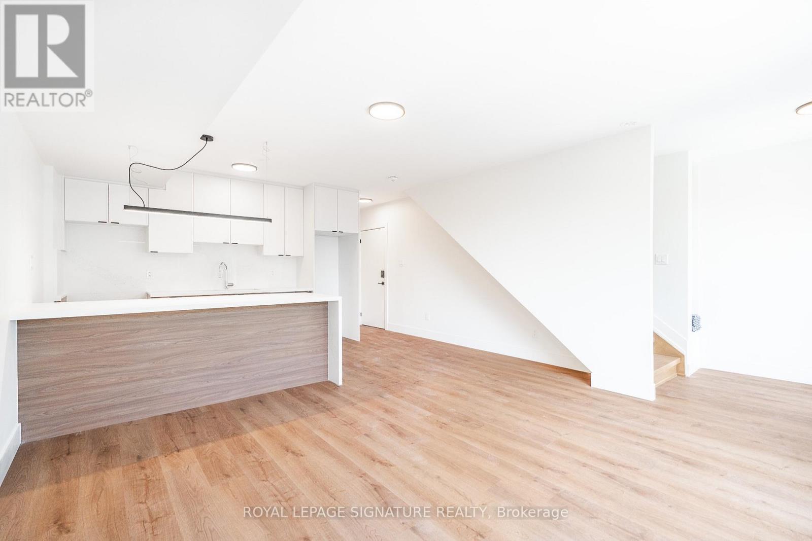 7 Earnscliffe Road, Toronto, Ontario M6E 1J4 - Photo 6 - C13513900