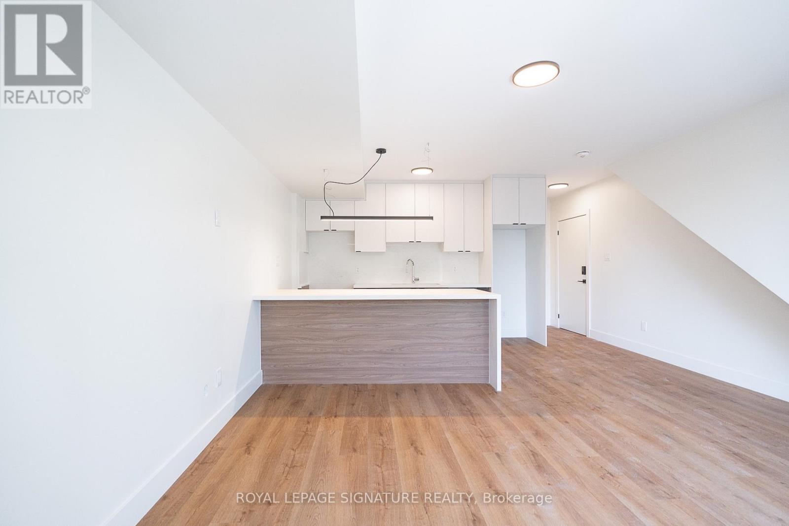 7 Earnscliffe Road, Toronto, Ontario M6E 1J4 - Photo 7 - C13513900