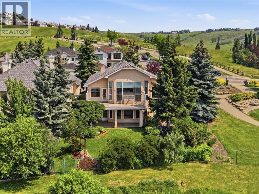 1 Gleneagles View, Cochrane, Alberta  T4C 1N9 - Photo 4 - A2330336