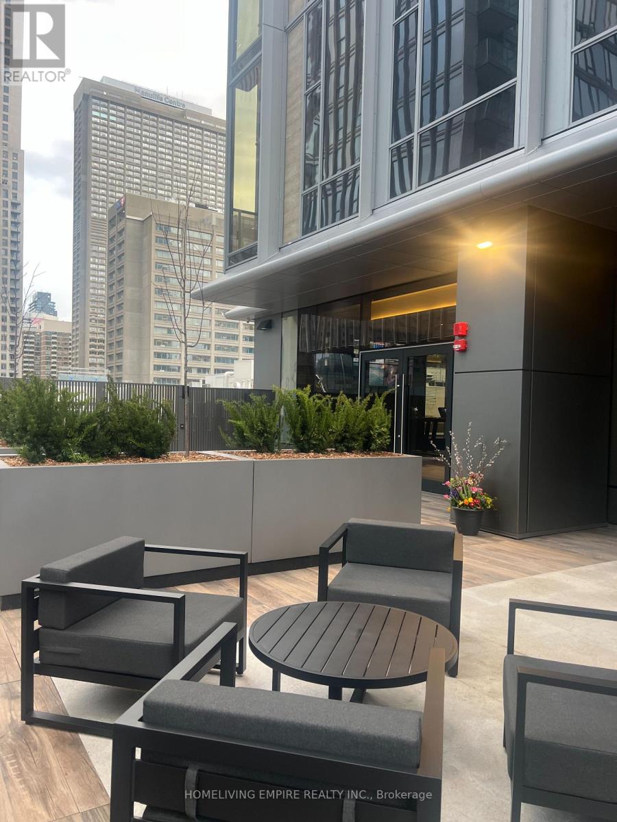 2212 - 11 YORKVILLE AVENUE, Toronto, Ontario
