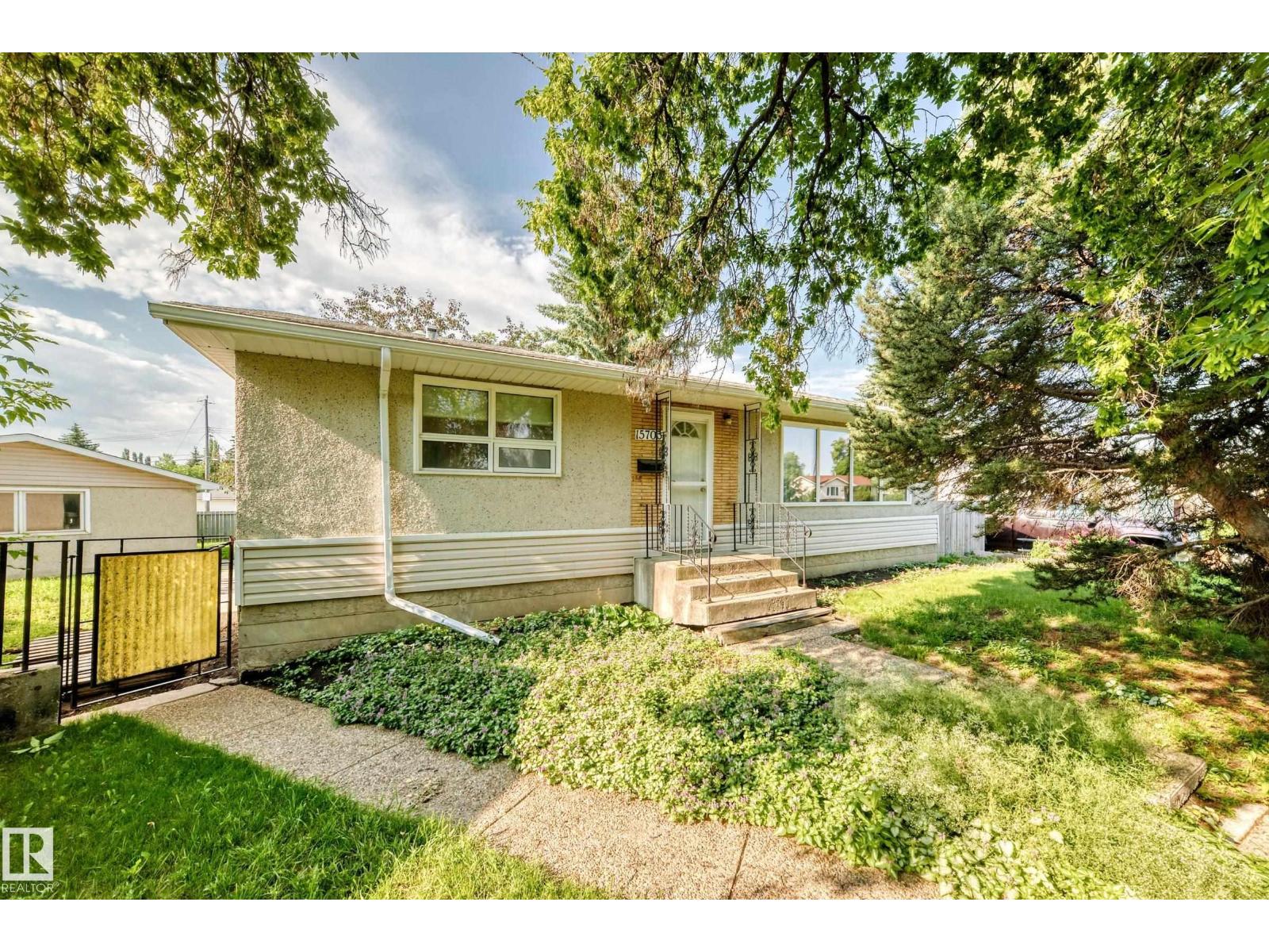 15703 84 AV NW, Edmonton, Alberta